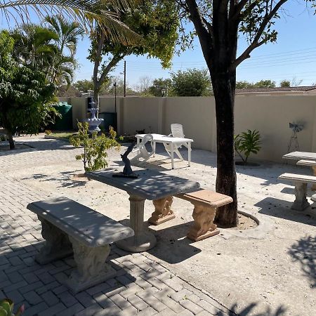 Hotel Ry Courtyard Oshakati Exteriér fotografie
