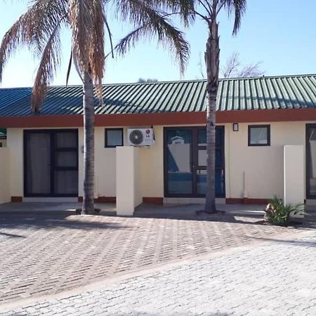 Hotel Ry Courtyard Oshakati Exteriér fotografie