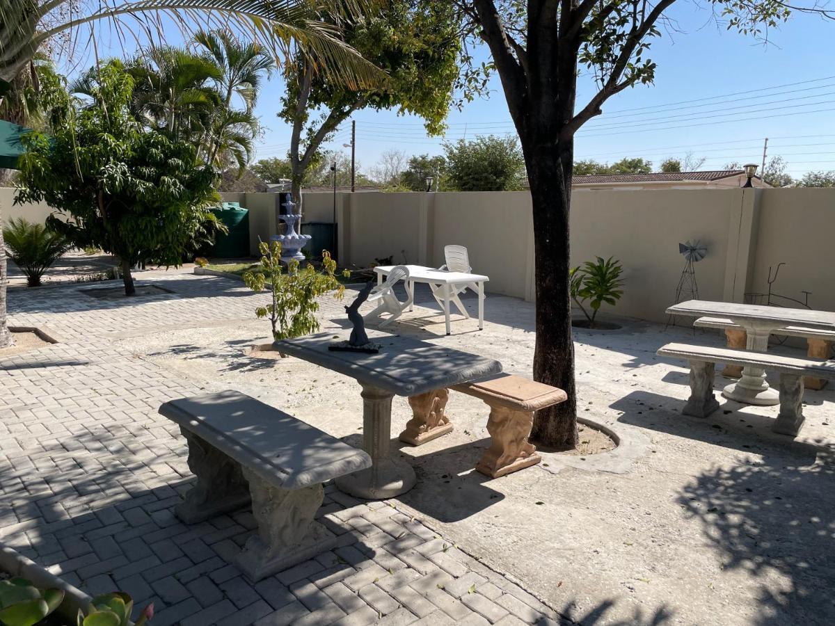Hotel Ry Courtyard Oshakati Exteriér fotografie
