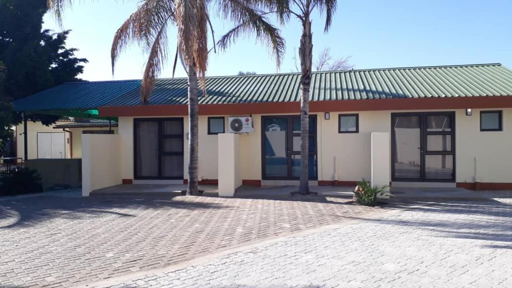 Hotel Ry Courtyard Oshakati Exteriér fotografie